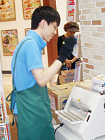 芳林堂書店　イーサイト上尾店　中村さん