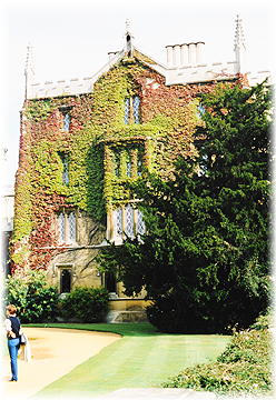 セント・ジョーンズ・カレッジの外観と構内