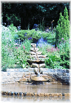 チャリスウェルガーデン（Ｃｈａｌｉｃｅ　Ｗｅｌｌ　Ｇａｒｄｅｎ）(著者撮影）